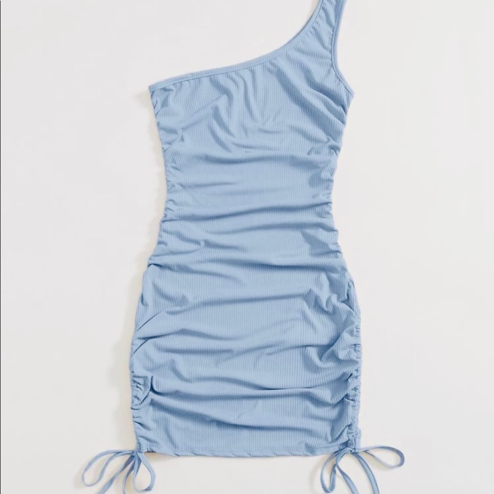 One shoulder blue dress 💙